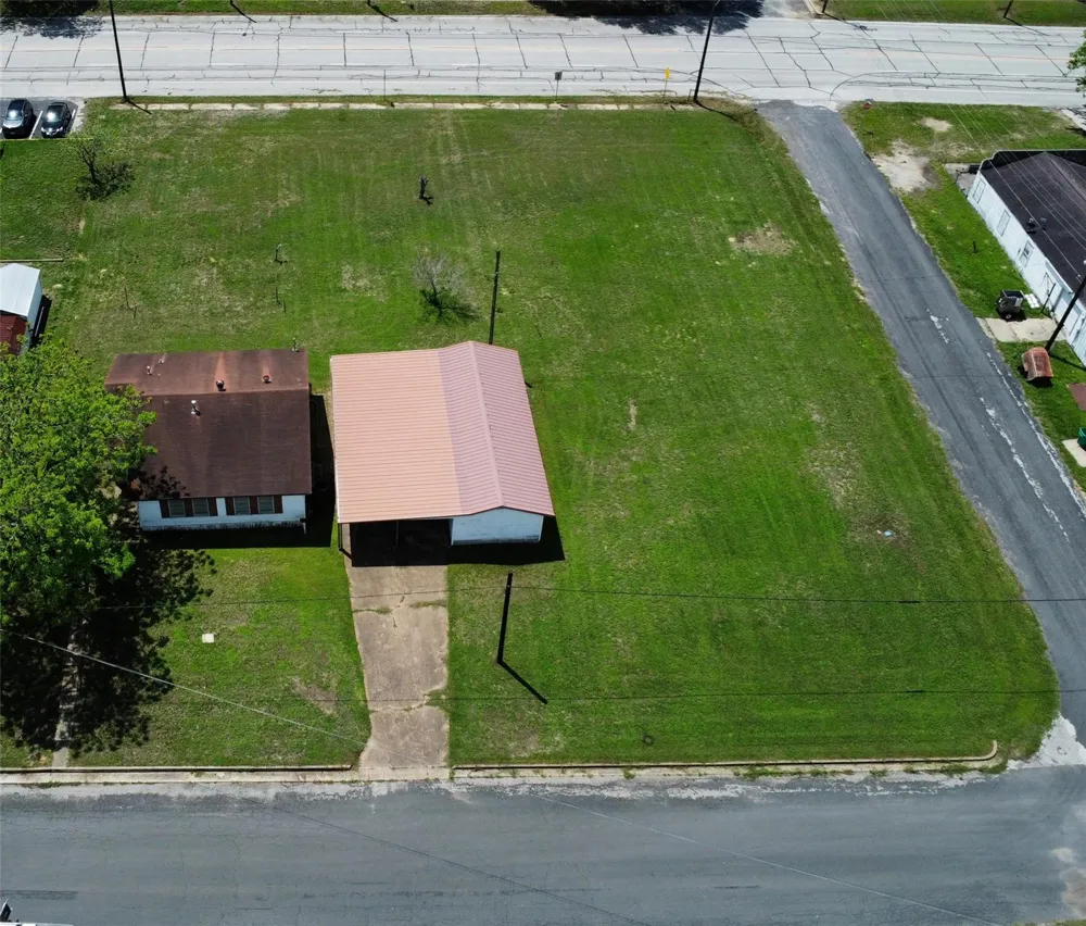 908 Paulus Street Schulenburg, TX 78956