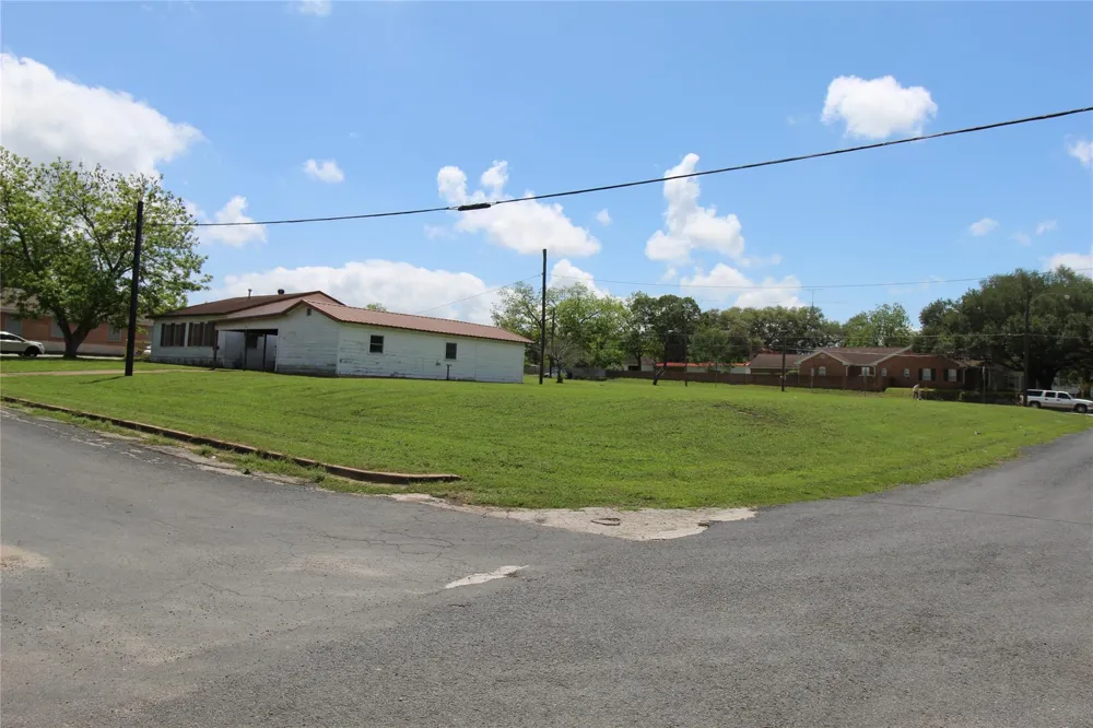 908 Paulus Street Schulenburg, TX 78956