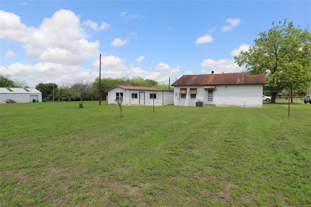908 Paulus Street Schulenburg, TX 78956