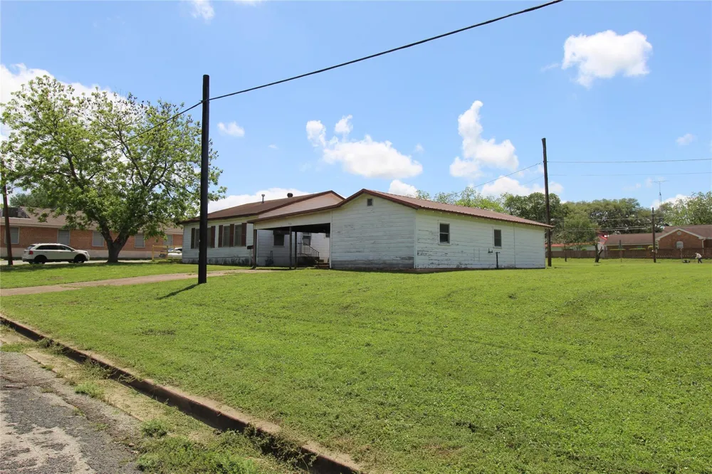 908 Paulus Street Schulenburg, TX 78956