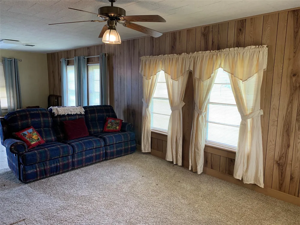 908 Paulus Street Schulenburg, TX 78956