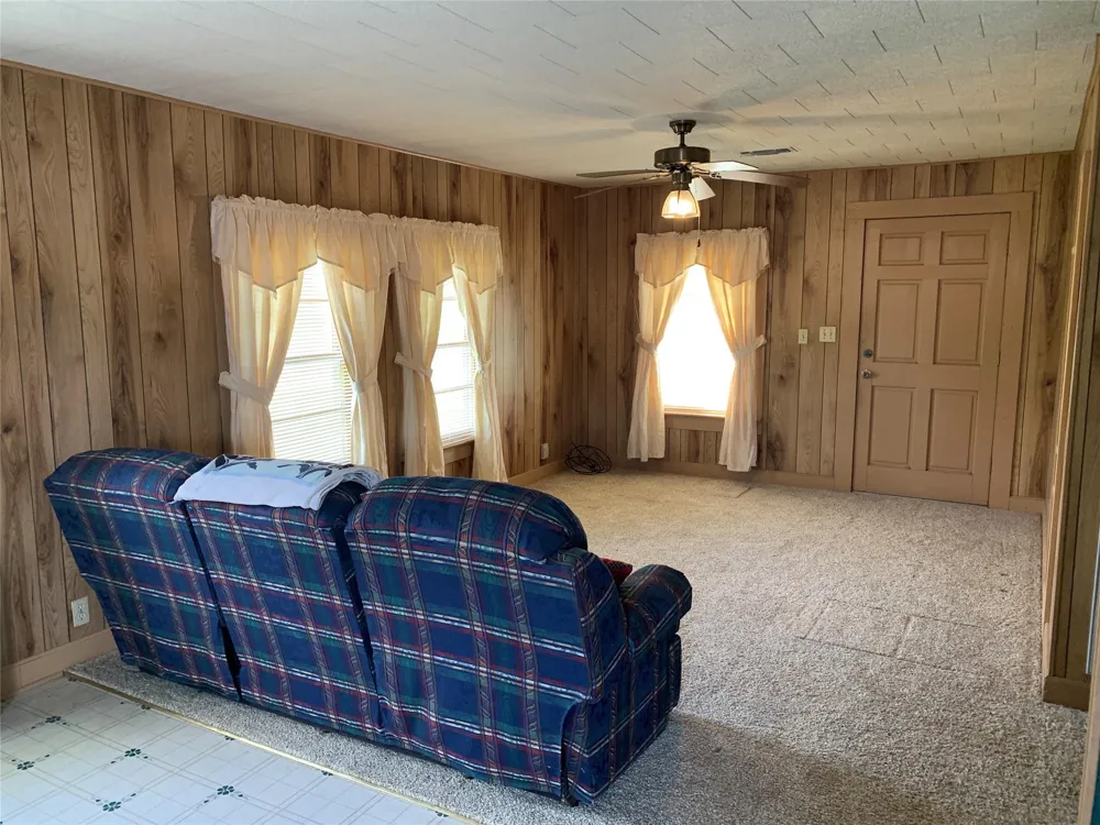 908 Paulus Street Schulenburg, TX 78956