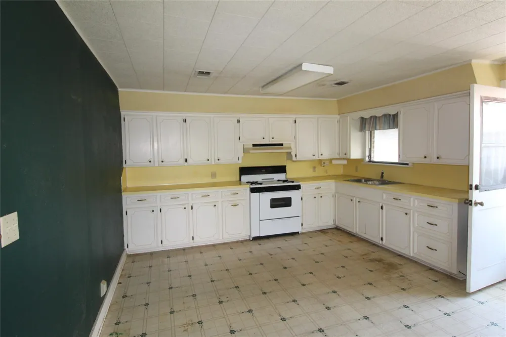 908 Paulus Street Schulenburg, TX 78956