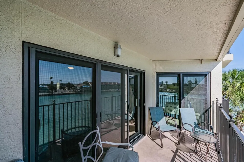 7435 BAYSHORE DRIVE #303 Treasure Island, FL 33706