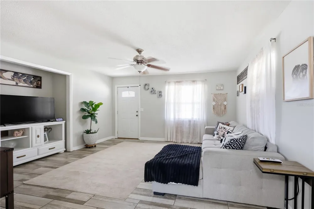 786 E WARREN AVENUE Longwood, FL 32750