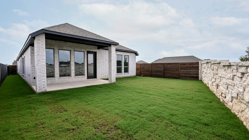 307 Watersong Bend Lockhart, TX 78644