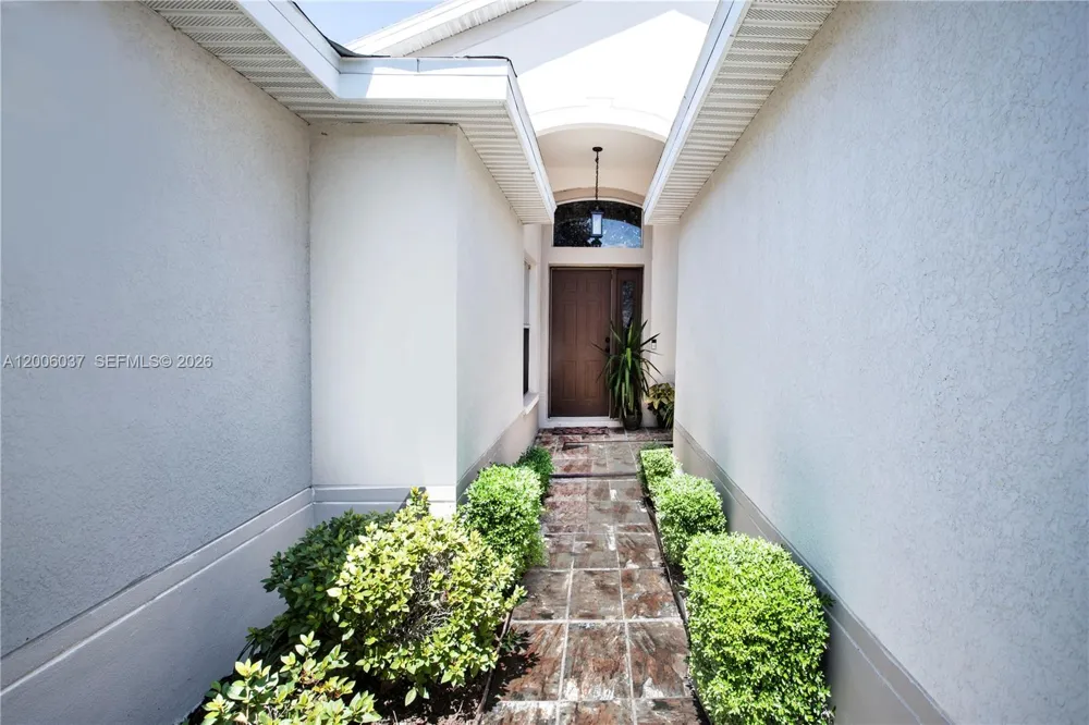 11413 MOUNTAIN BAY DR Riverview, FL 33569