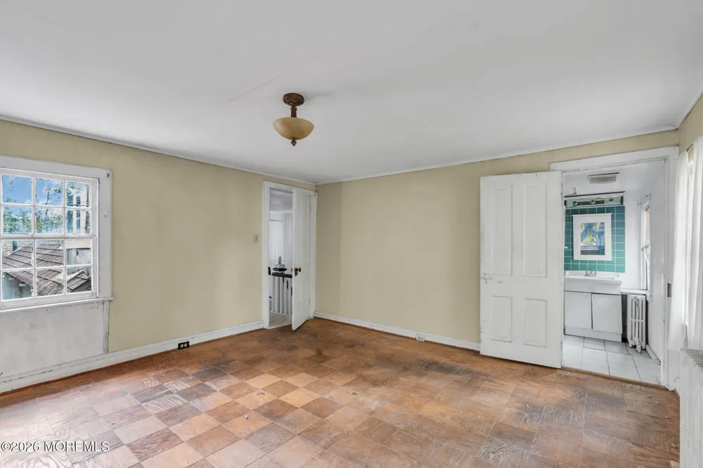 8 Church Street Middletown, NJ 07748