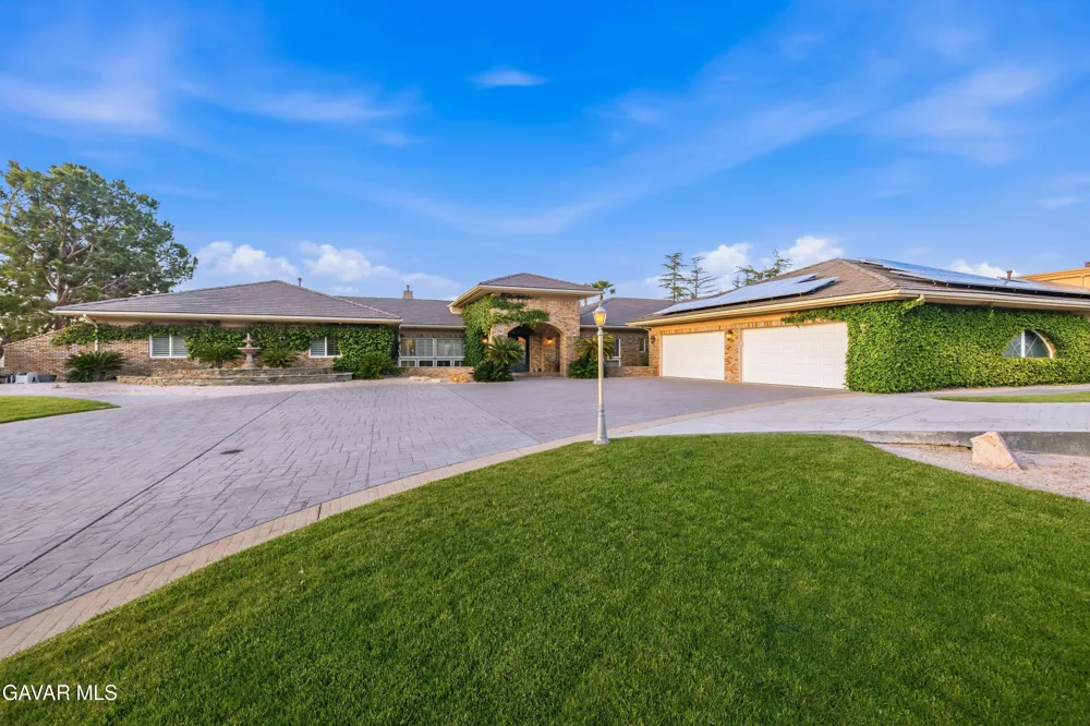 40250 Maestro Lane Palmdale, CA 93551