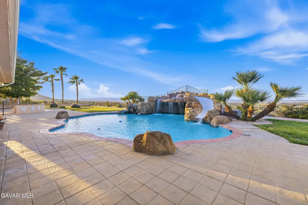 40250 Maestro Lane Palmdale, CA 93551