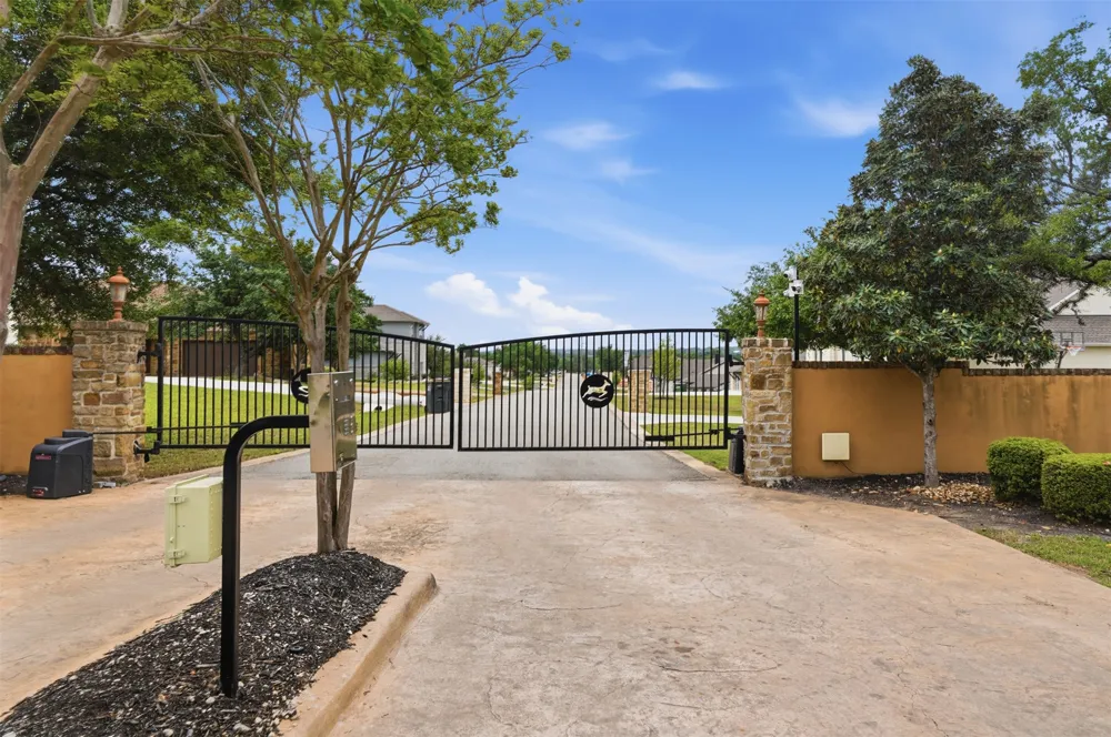 320 Onion Creek Lane Driftwood, TX 78619
