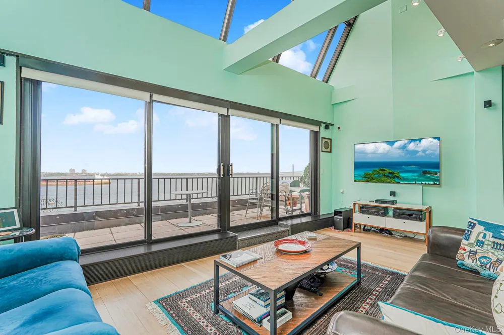 10 Bay Street Landing #8D Staten Island, NY 10301