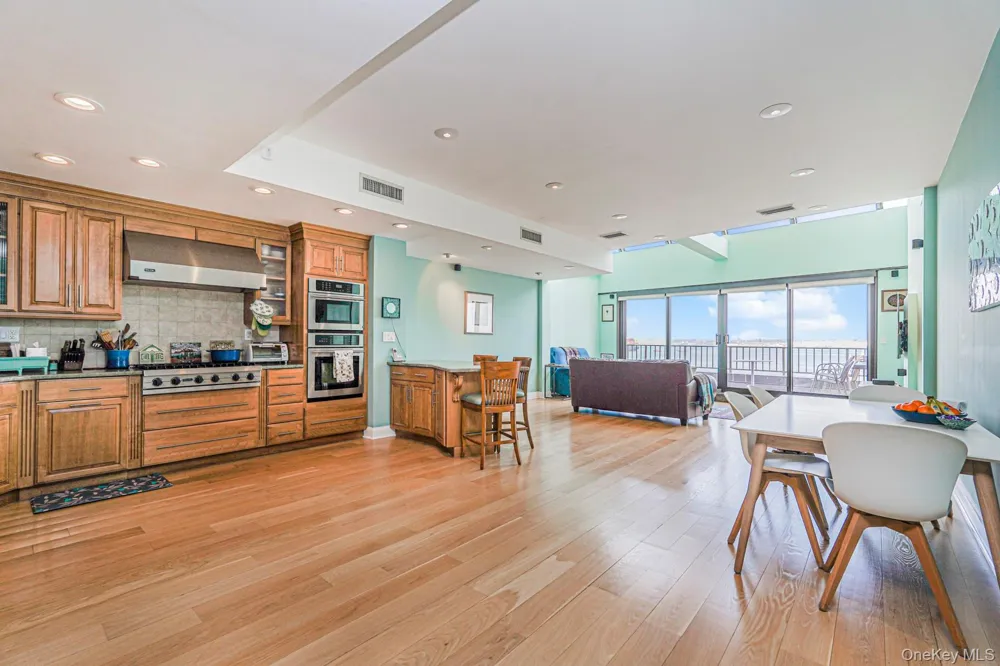 10 Bay Street Landing #8D Staten Island, NY 10301