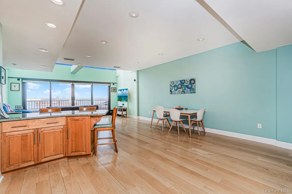 10 Bay Street Landing #8D Staten Island, NY 10301