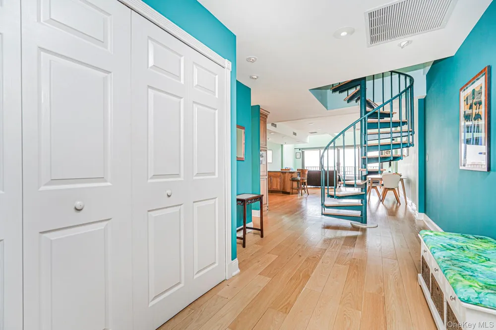 10 Bay Street Landing #8D Staten Island, NY 10301
