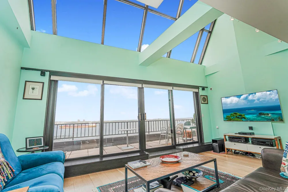 10 Bay Street Landing #8D Staten Island, NY 10301