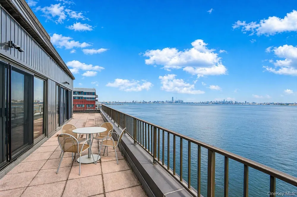 10 Bay Street Landing #8D Staten Island, NY 10301