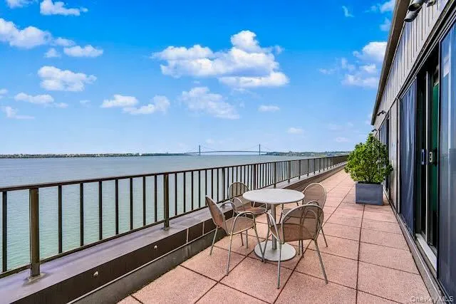 10 Bay Street Landing #8D Staten Island, NY 10301