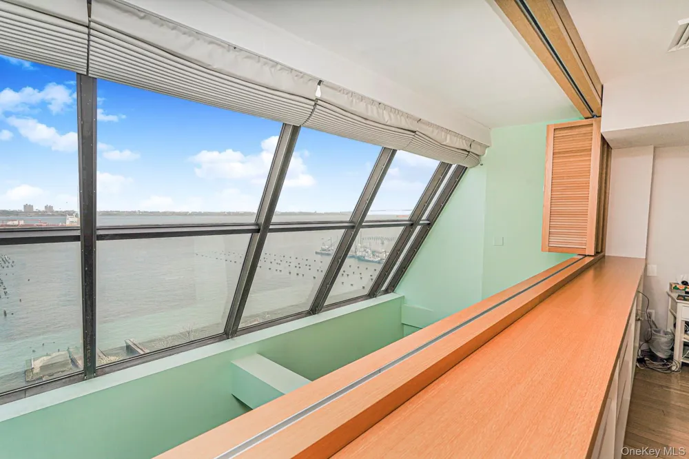 10 Bay Street Landing #8D Staten Island, NY 10301
