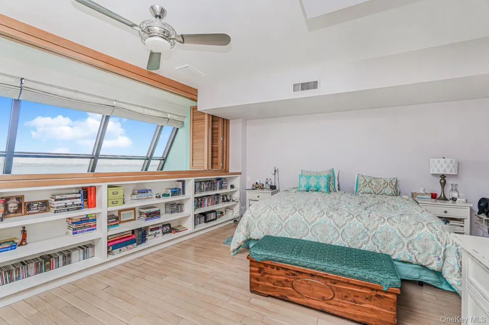 10 Bay Street Landing #8D Staten Island, NY 10301