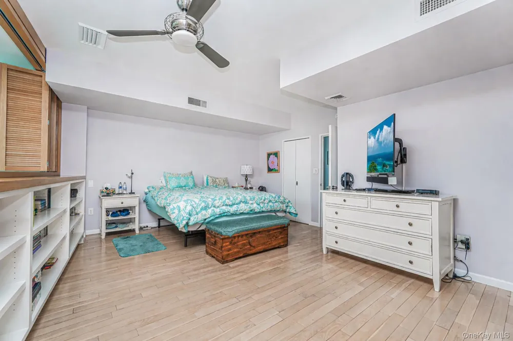 10 Bay Street Landing #8D Staten Island, NY 10301