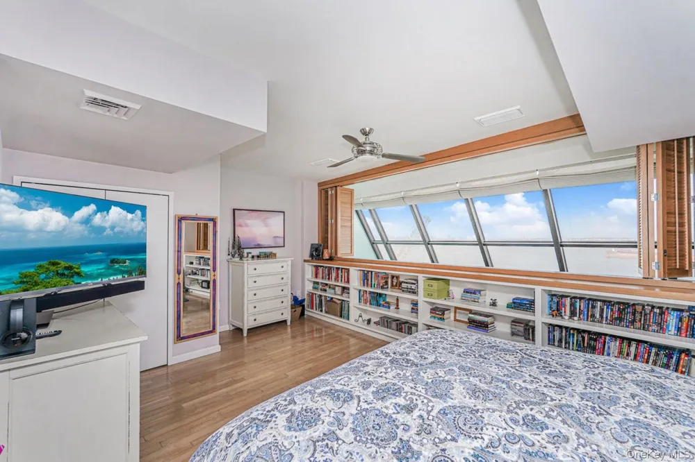 10 Bay Street Landing #8D Staten Island, NY 10301