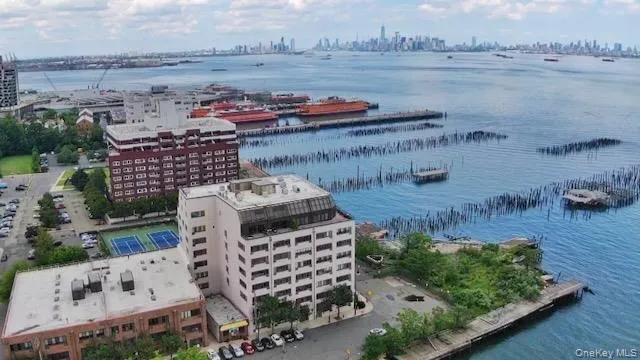 10 Bay Street Landing #8D Staten Island, NY 10301
