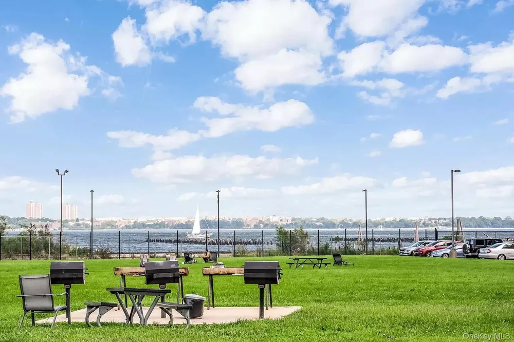 10 Bay Street Landing #8D Staten Island, NY 10301