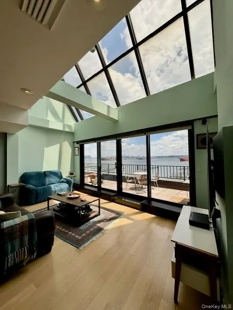 10 Bay Street Landing #8D