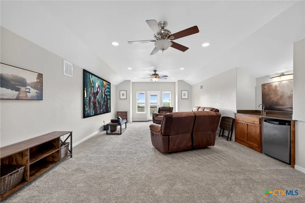123 Grosbeak Drive Spring Branch, TX 78070