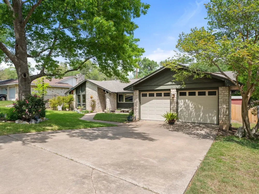 910 River Oaks Drive