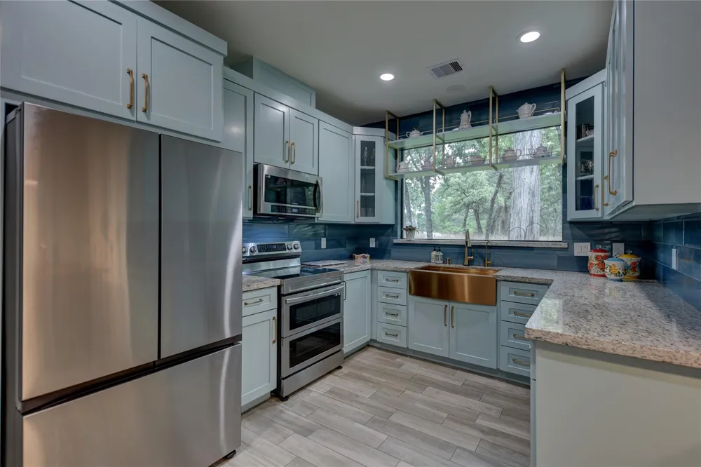 305 Pinehurst Dr Drive New Ulm, TX 78950