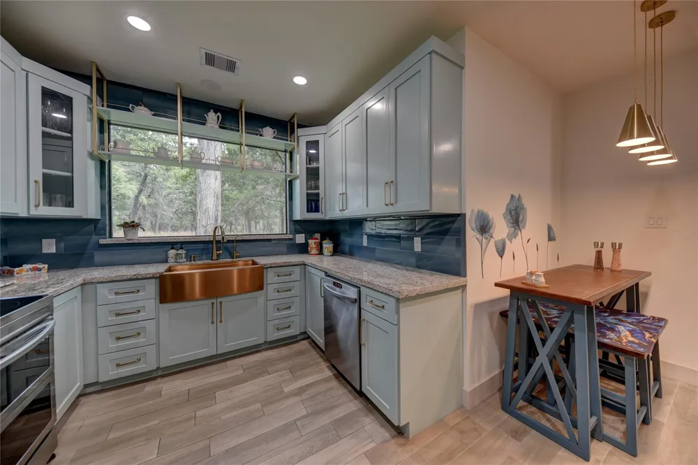 305 Pinehurst Dr Drive New Ulm, TX 78950