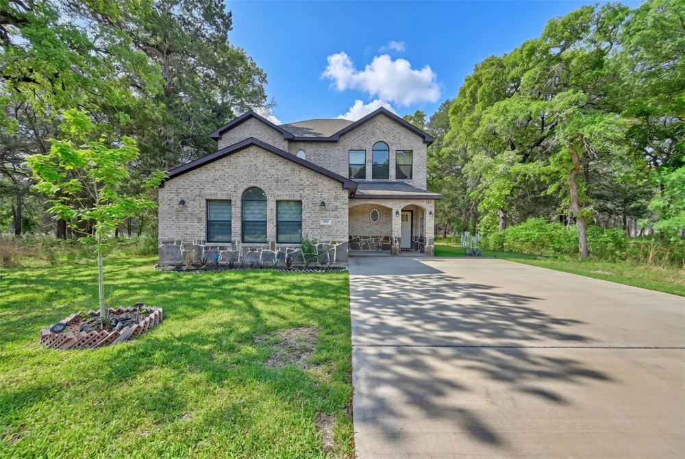 305 Pinehurst Dr Drive New Ulm, TX 78950