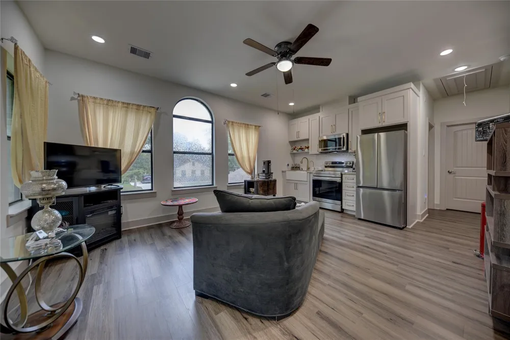 305 Pinehurst Dr Drive New Ulm, TX 78950