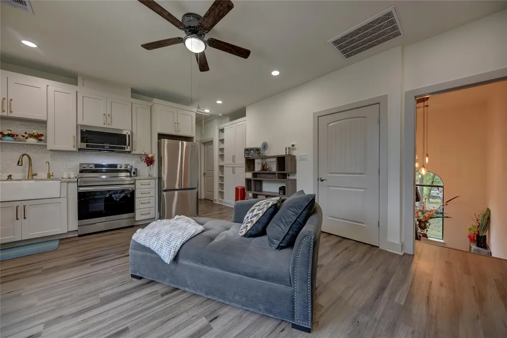 305 Pinehurst Dr Drive New Ulm, TX 78950
