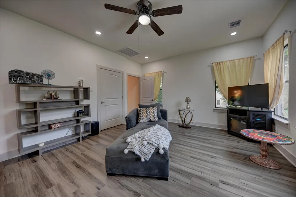 305 Pinehurst Dr Drive New Ulm, TX 78950