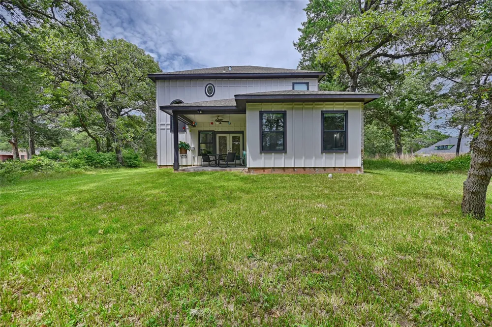 305 Pinehurst Dr Drive New Ulm, TX 78950