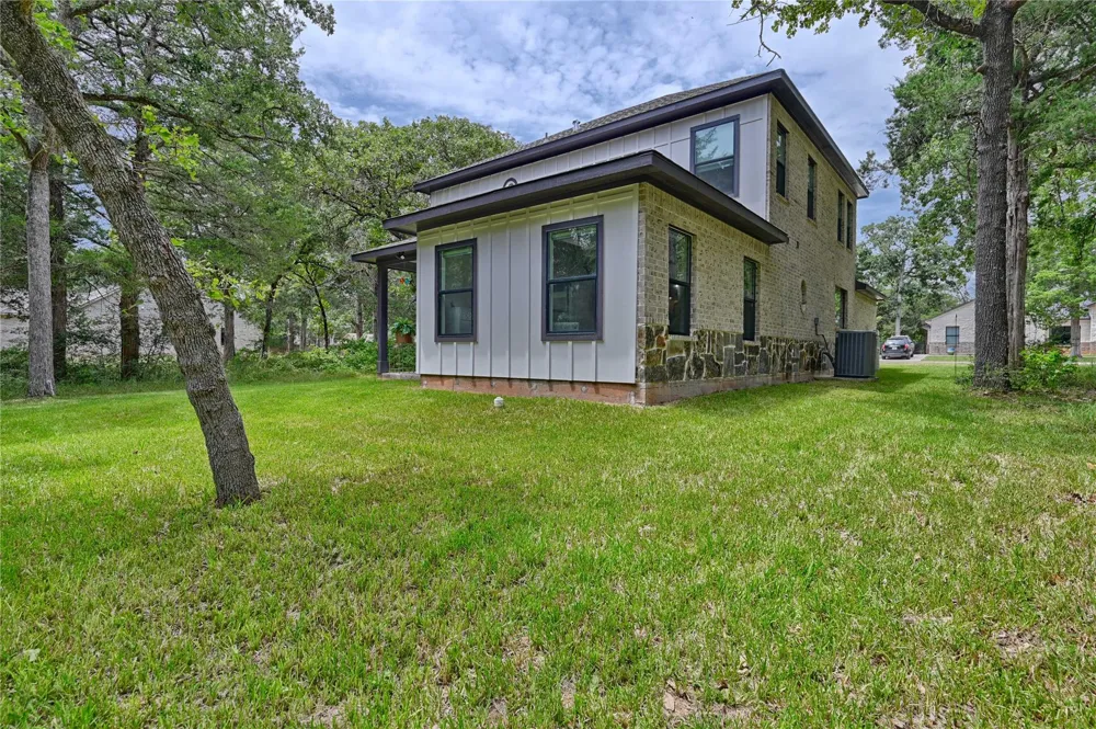 305 Pinehurst Dr Drive New Ulm, TX 78950