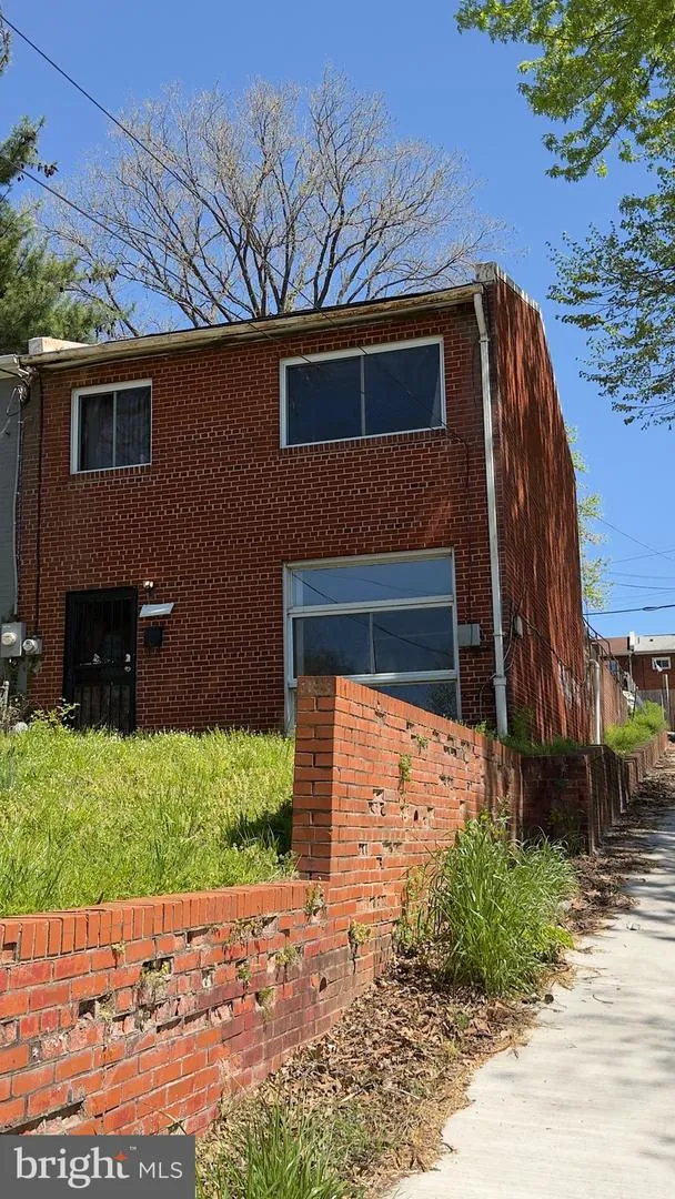 2215 14TH STREET NE Washington, DC 20018