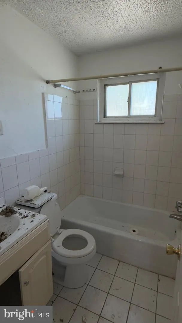 2215 14TH STREET NE Washington, DC 20018