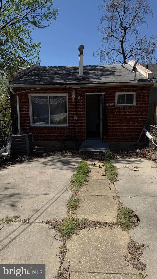 2215 14TH STREET NE Washington, DC 20018