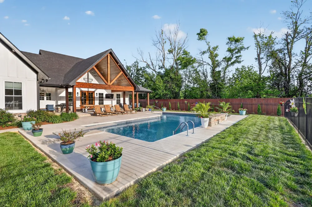 879 Mount Vernon Rd Bethpage, TN 37022