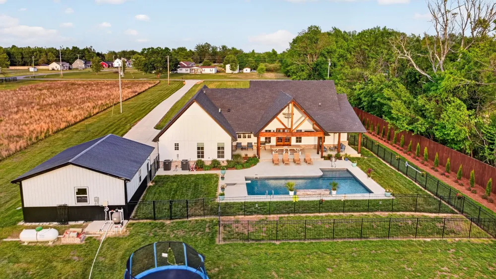 879 Mount Vernon Rd Bethpage, TN 37022