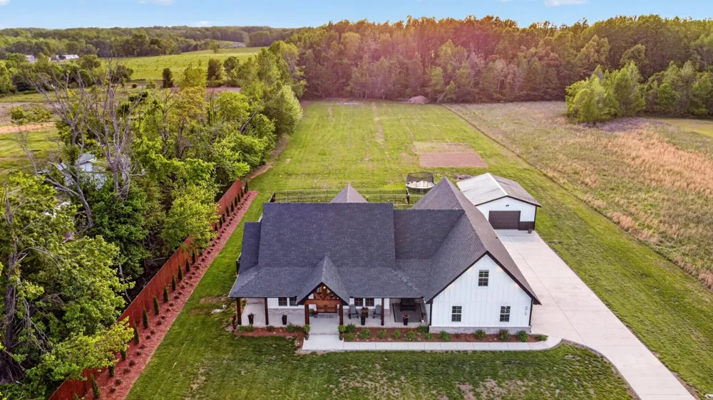 879 Mount Vernon Rd Bethpage, TN 37022