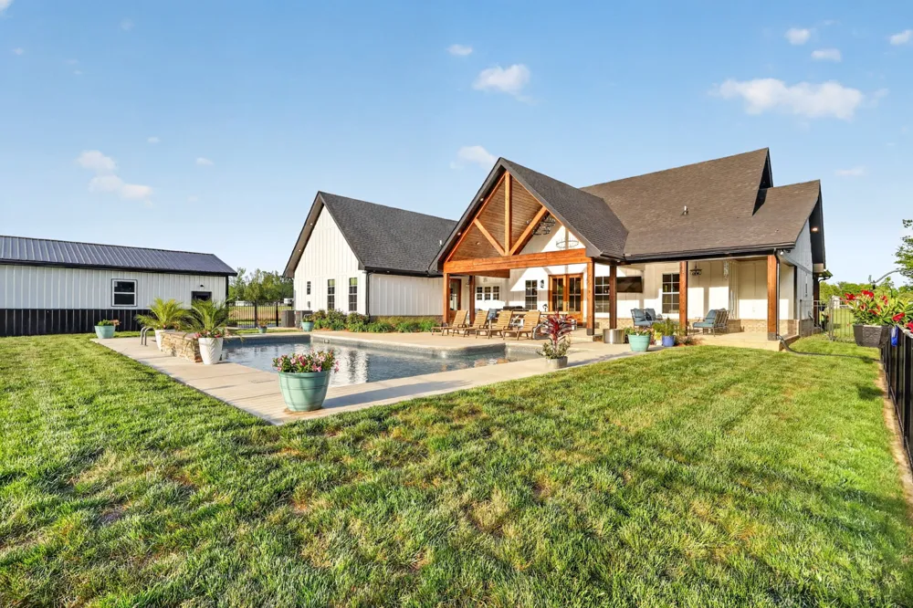 879 Mount Vernon Rd Bethpage, TN 37022