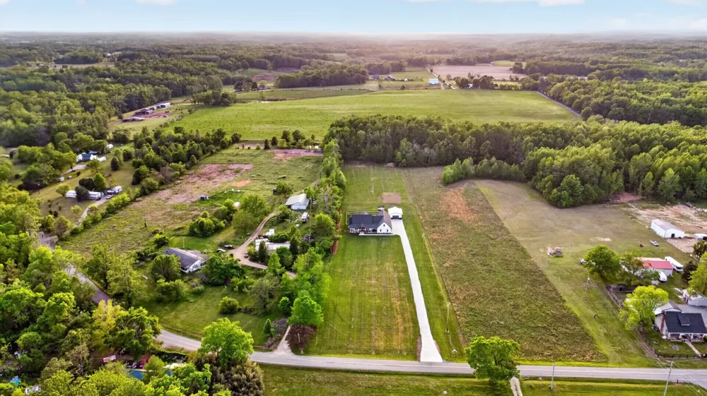 879 Mount Vernon Rd Bethpage, TN 37022