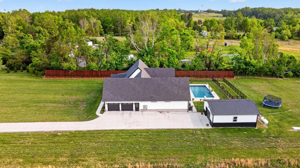 879 Mount Vernon Rd Bethpage, TN 37022