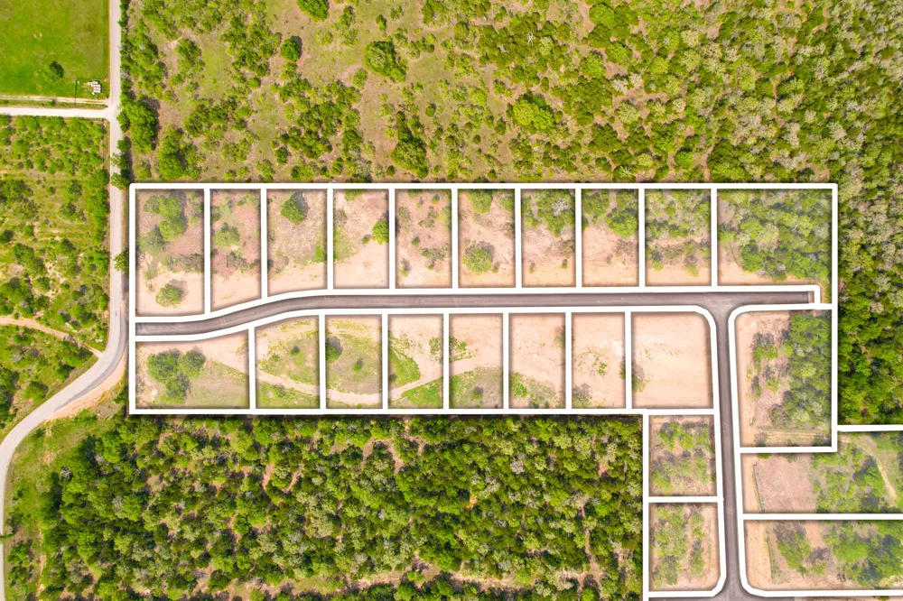 152 Della Lane Cedar Creek, TX 78612