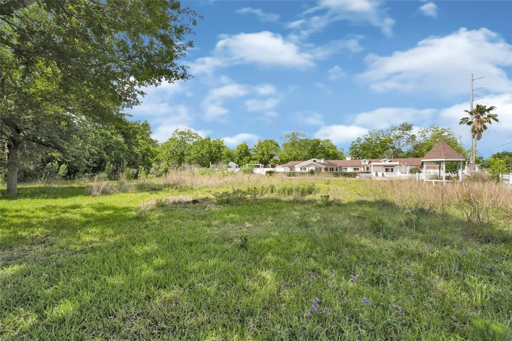 301 13th Street La Porte, TX 77571